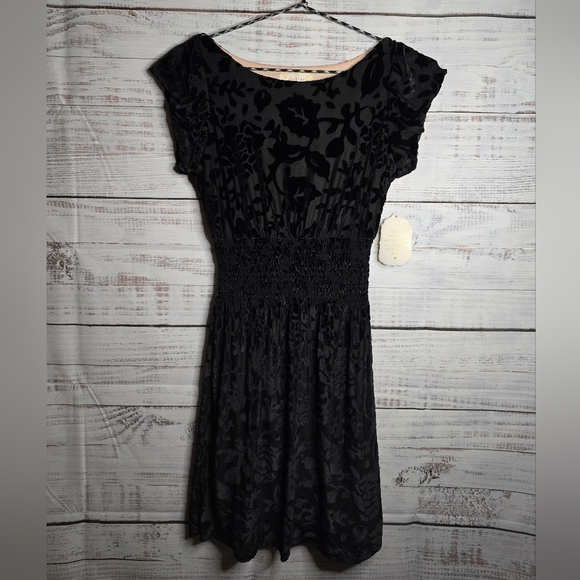 Altar'd State Dresses & Skirts - NWT‎ Altar'd State Black Floral Mini Dress Velvet Shortsleeve Women Size Xsmall